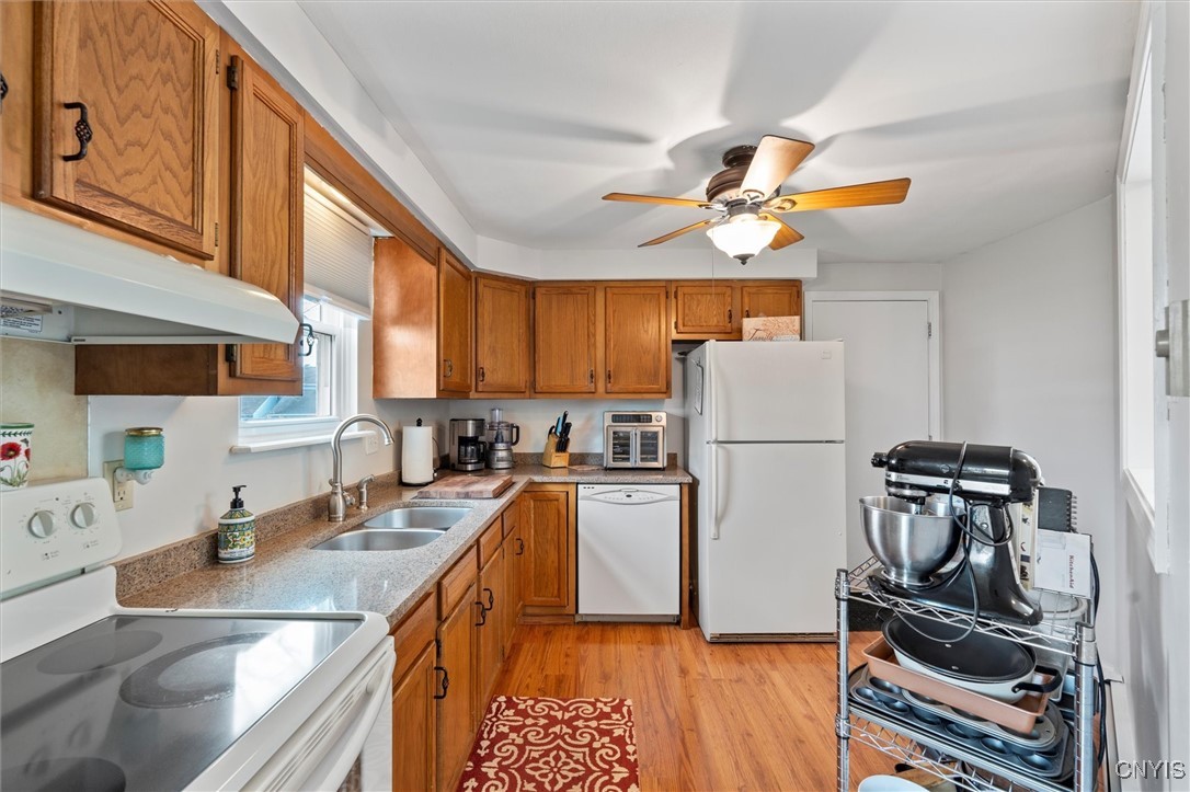8423 Fathom Drive, Clay, New York image 11