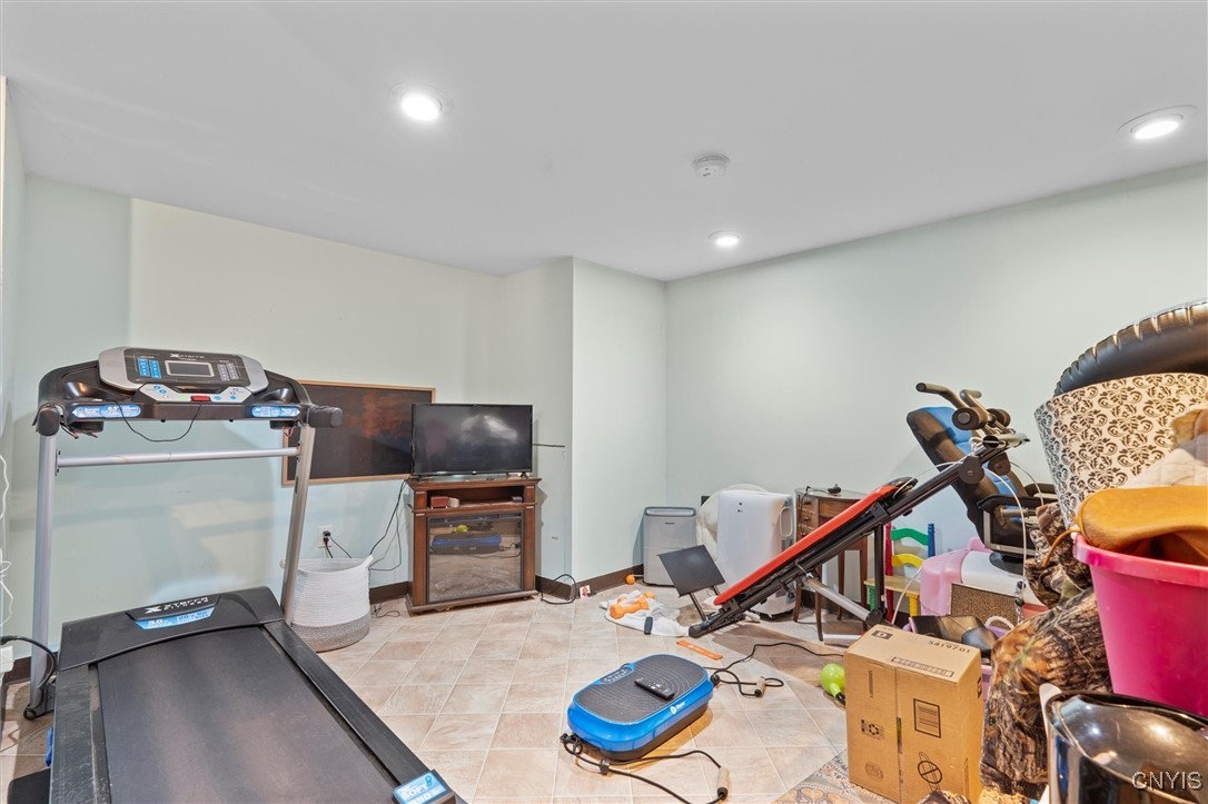 8423 Fathom Drive, Clay, New York image 33
