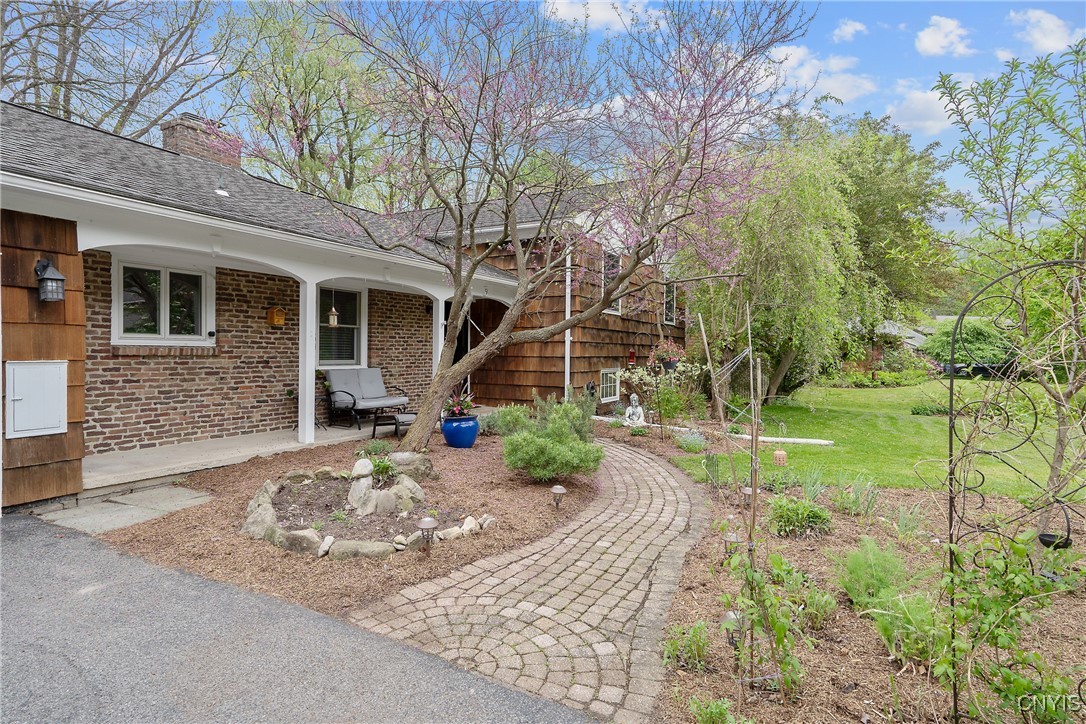 9 Bishop Drive