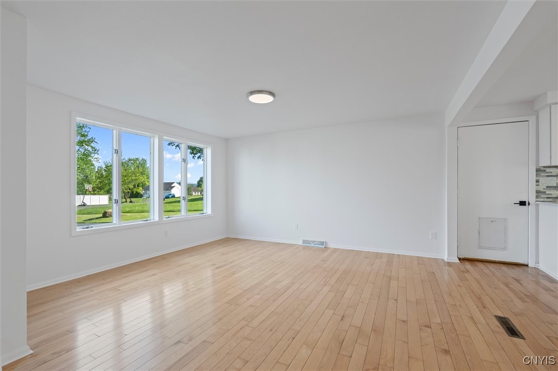 5761 Chantilly Court, Manlius, New York image 9