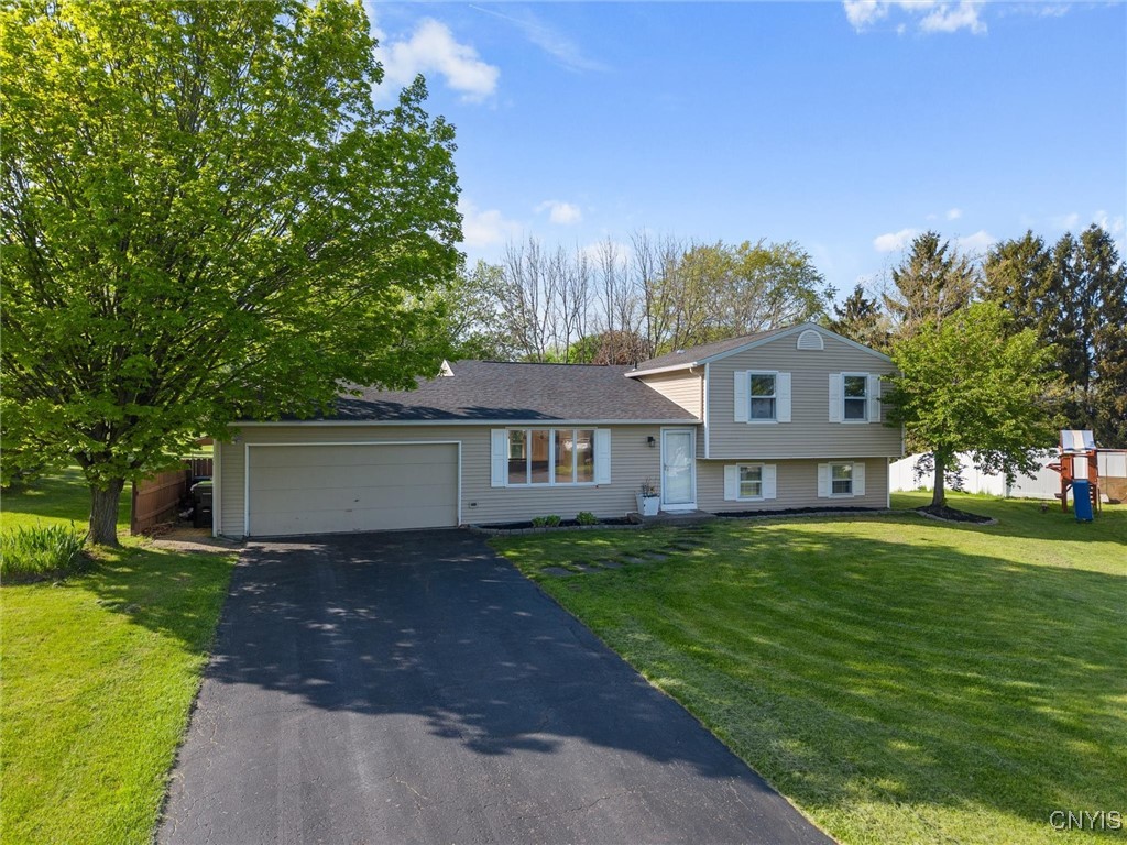 5761 Chantilly Court, Manlius, New York image 4