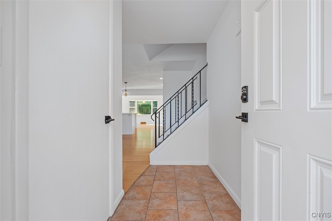 5761 Chantilly Court, Manlius, New York image 6