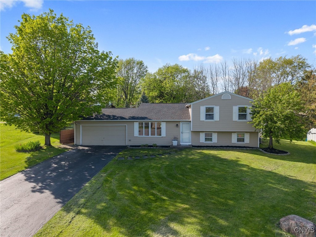 5761 Chantilly Court, Manlius, New York image 2