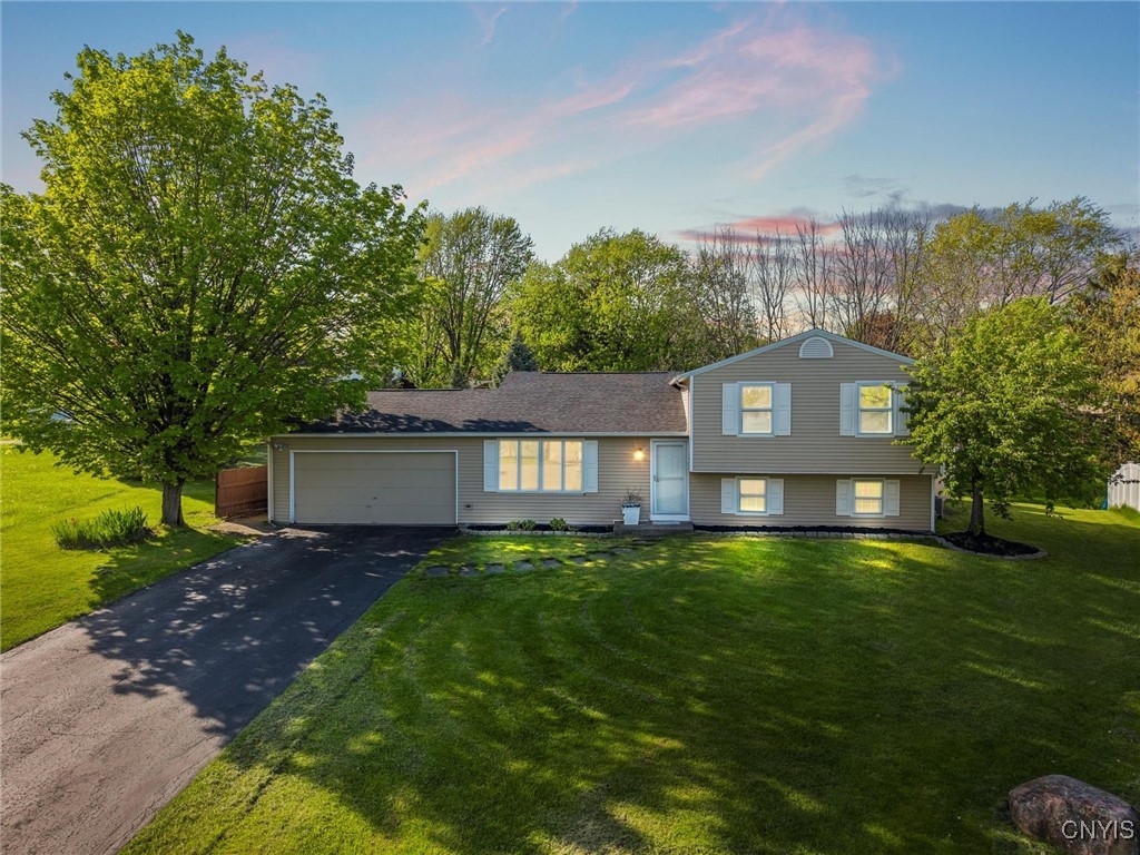 5761 Chantilly Court, Manlius, New York image 1