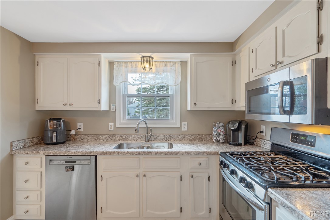 7756 Signet Lane, Cicero, New York image 14
