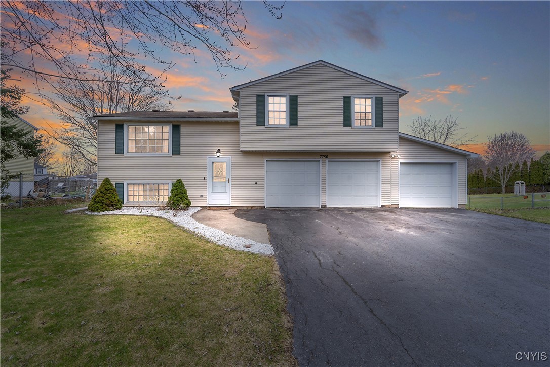 7756 Signet Lane, Cicero, New York image 1