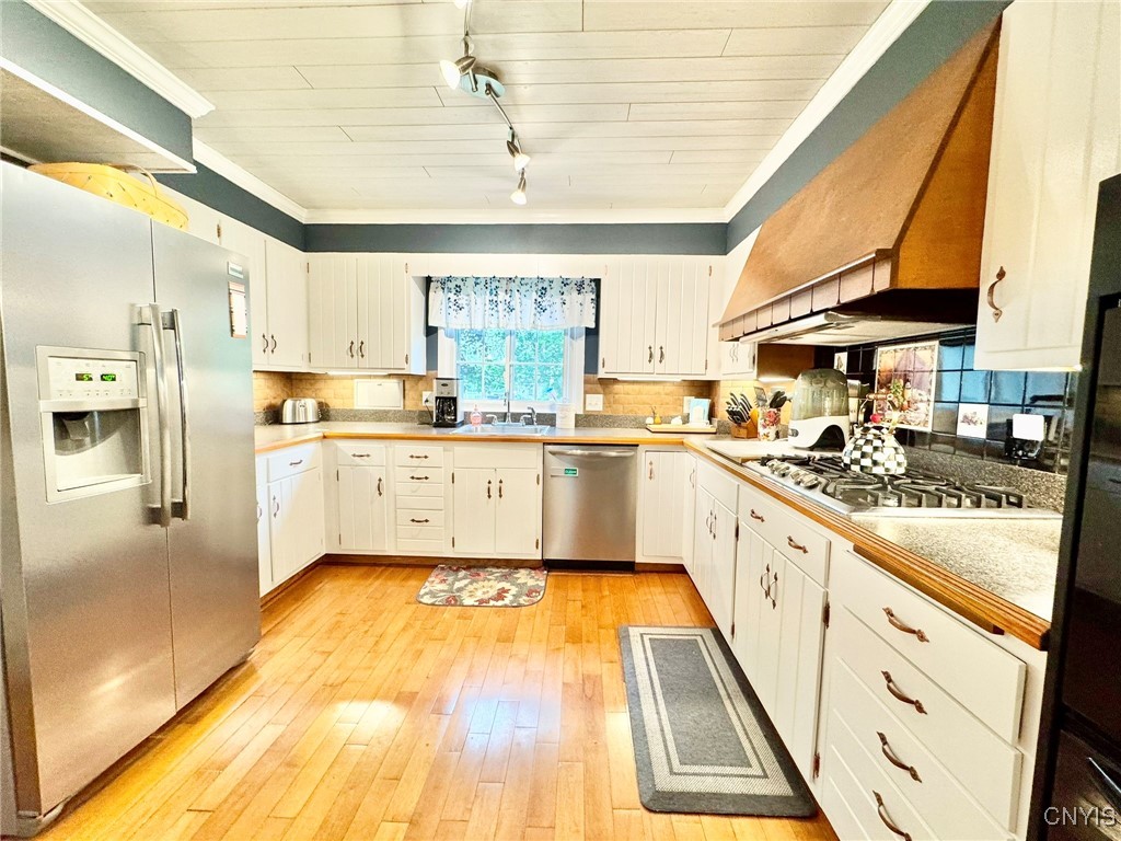 328 N Main Street, Manlius, New York image 6