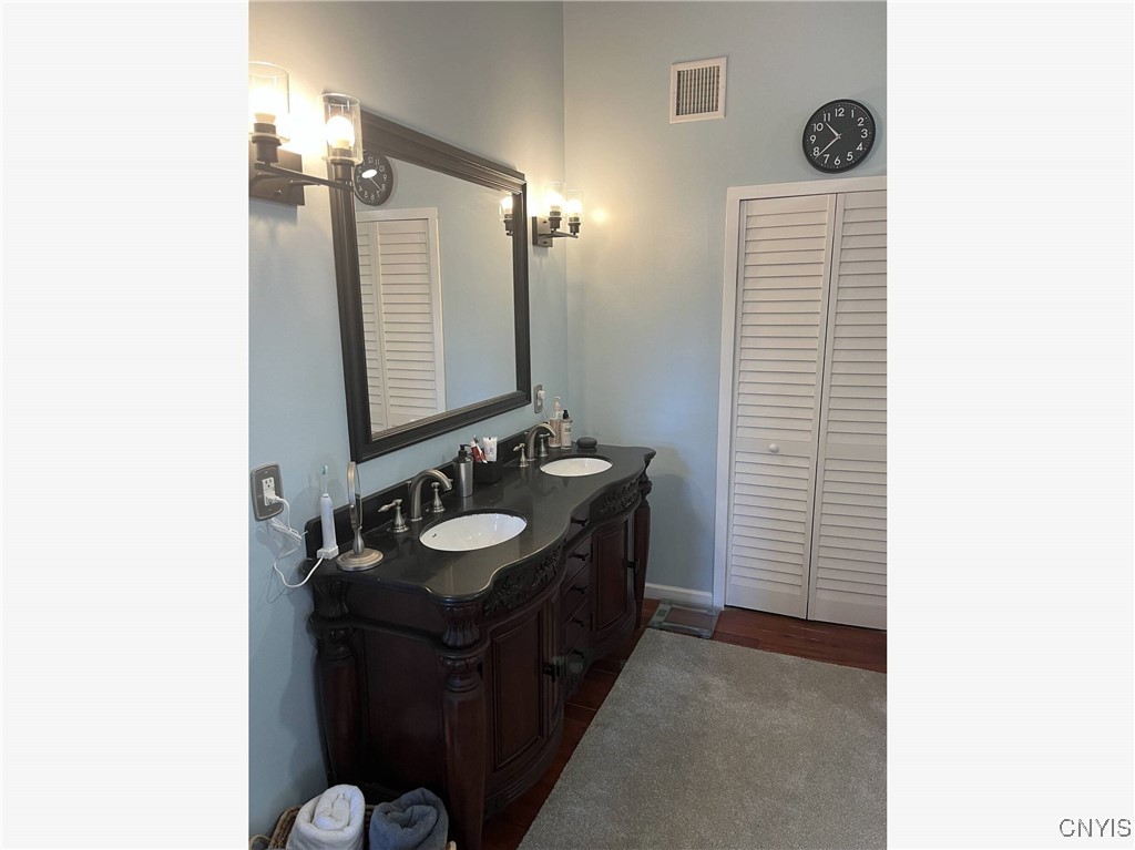 Norwich-City, New York 13815, United States, 10 Bedrooms Bedrooms, ,Residential,Active,49695