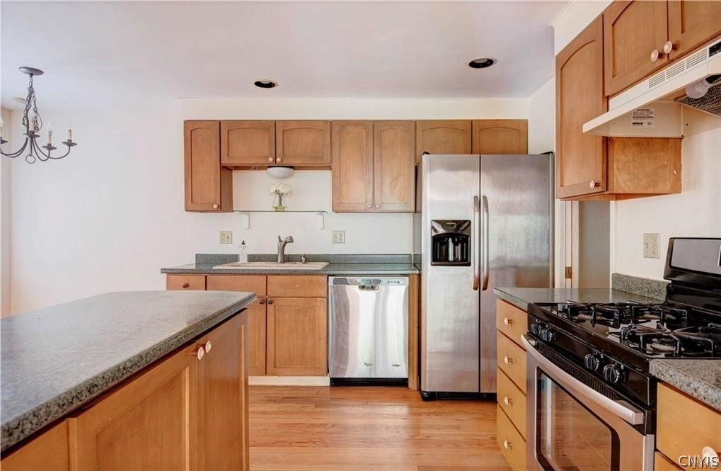 4836 Huntwood