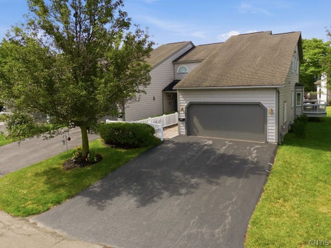 Townhouse For Sale - 21 Parkington Circle #21<br/> Onondaga County, Manlius, NY 13057