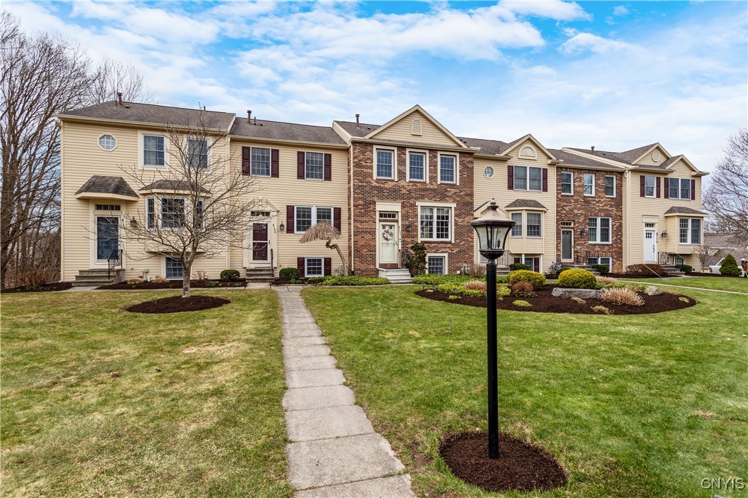 8124 Verbeck Drive, Manlius, New York image 1