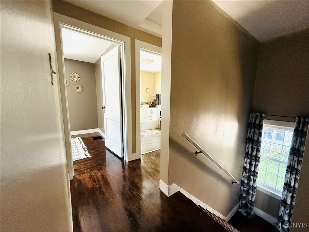 Cortland, New York 13045, United States, 3 Bedrooms Bedrooms, ,2 BathroomsBathrooms,Residential,Pending,162120