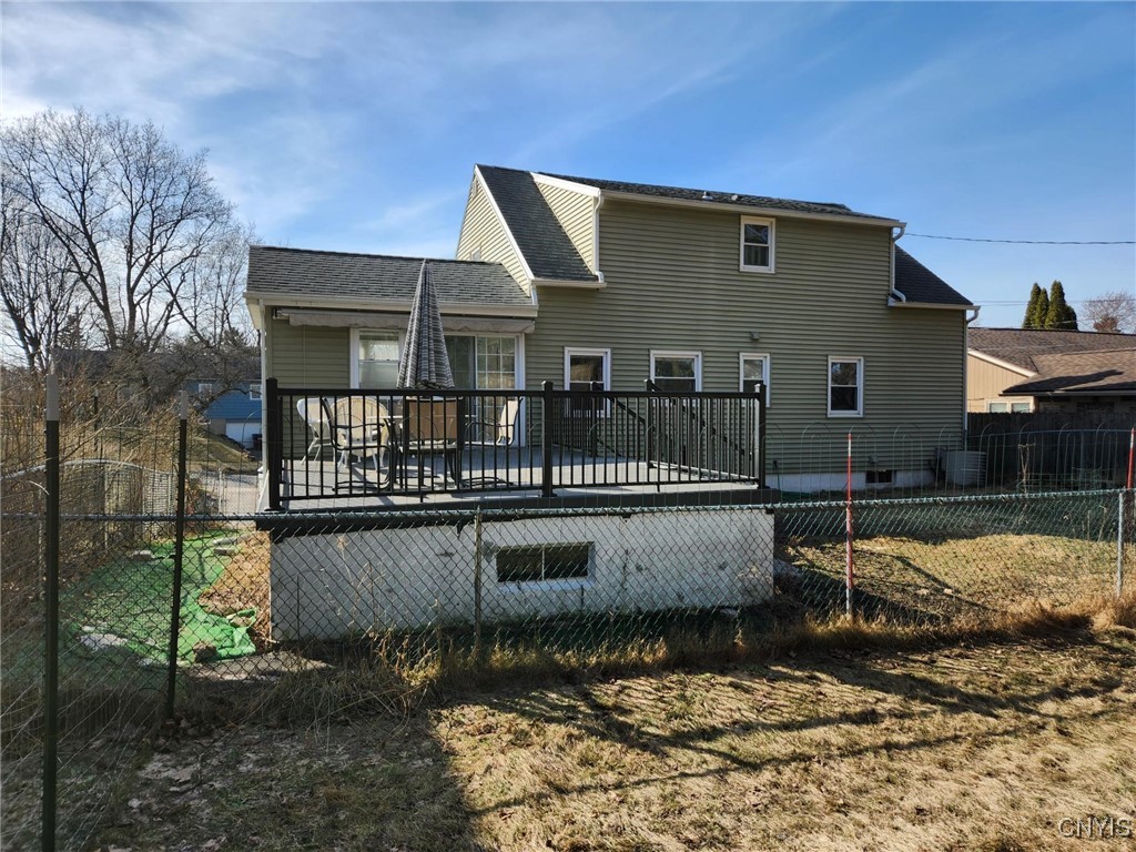 109 Standish Drive Dr, Syracuse, New York image 2