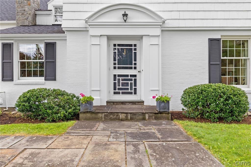 Photo of 14 Lynacres Boulevard, DeWitt, NY 13066 (MLS # S1709686)