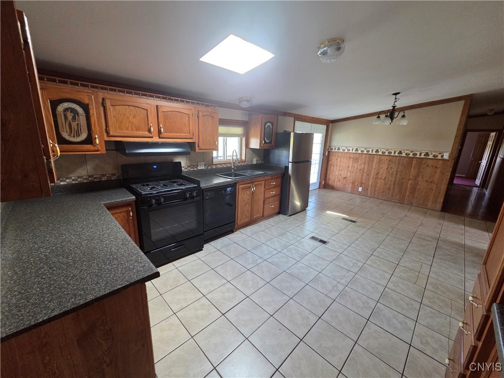 Ellisburg, New York 13605, United States, 5 Bedrooms Bedrooms, ,3 BathroomsBathrooms,Residential,Active,97499