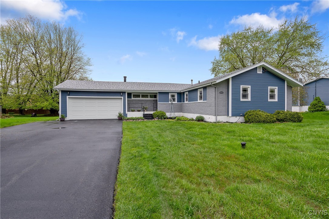 8327 Thompson Road, Cicero, New York image 1