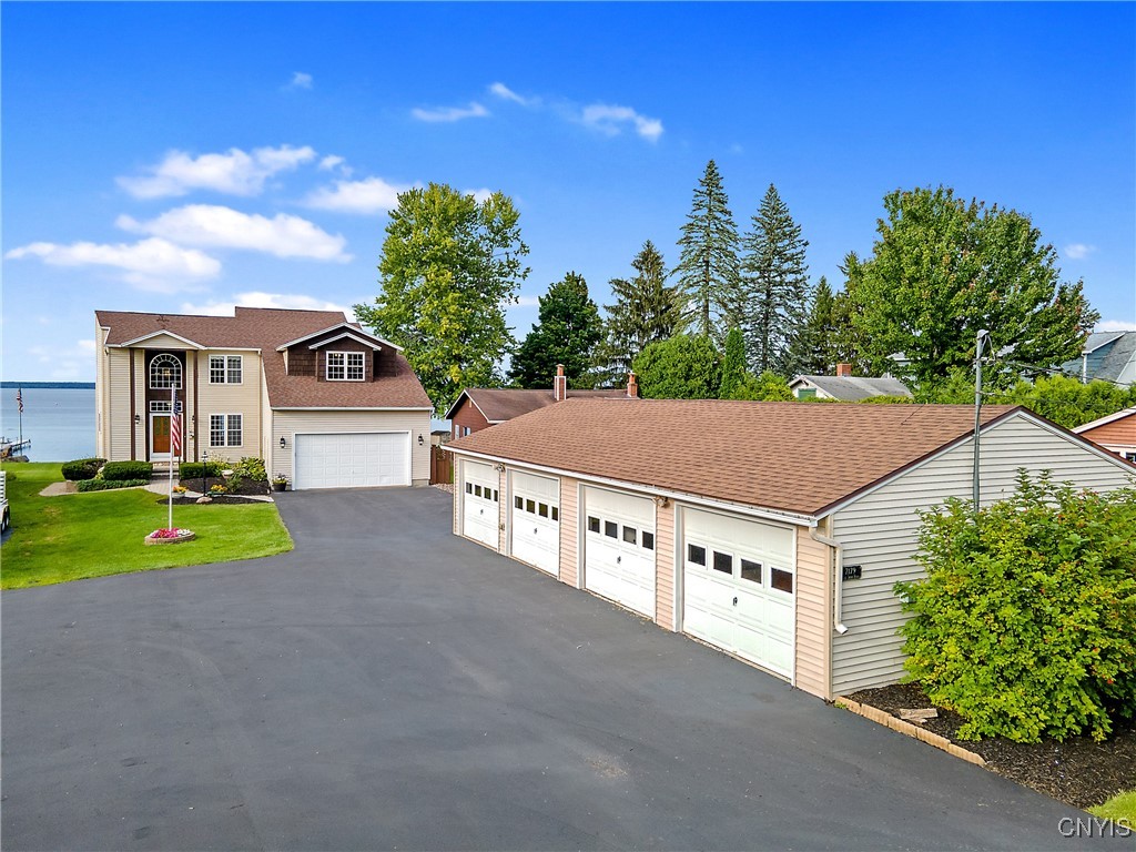 7179 Lakeshore Road, Cicero, New York image 4