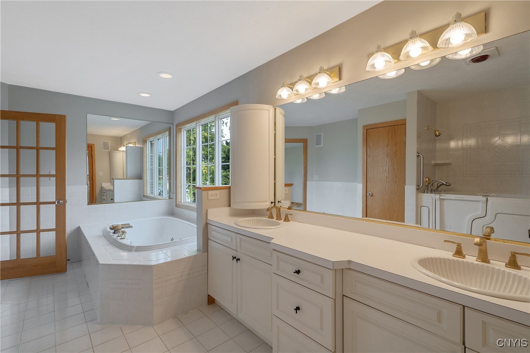 7179 Lakeshore Road, Cicero, New York image 22