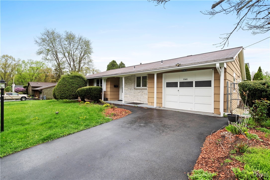 7565 Audrey Dr Dr, Clay, New York image 6