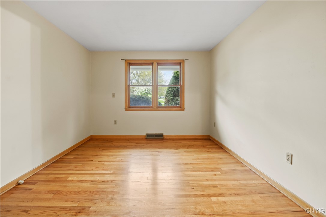7565 Audrey Dr Dr, Clay, New York image 32