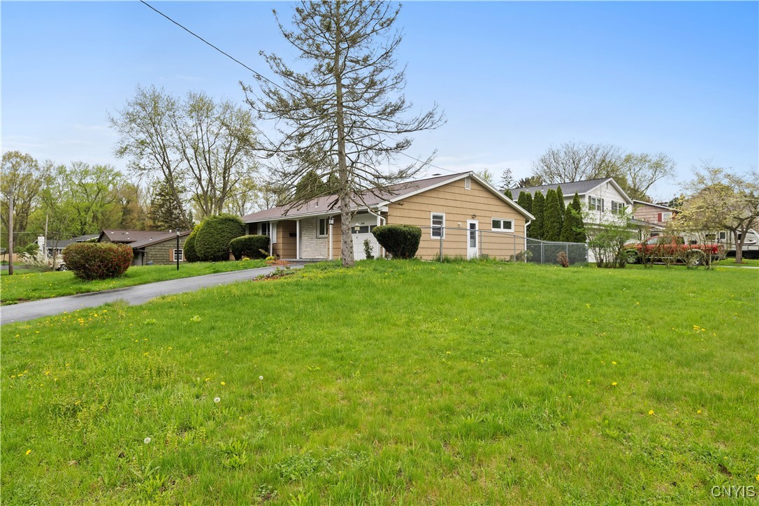 7565 Audrey Dr Dr, Clay, New York image 4