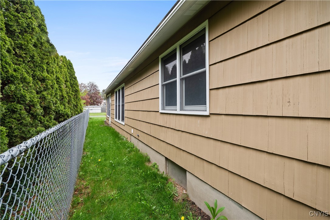 7565 Audrey Dr Dr, Clay, New York image 36