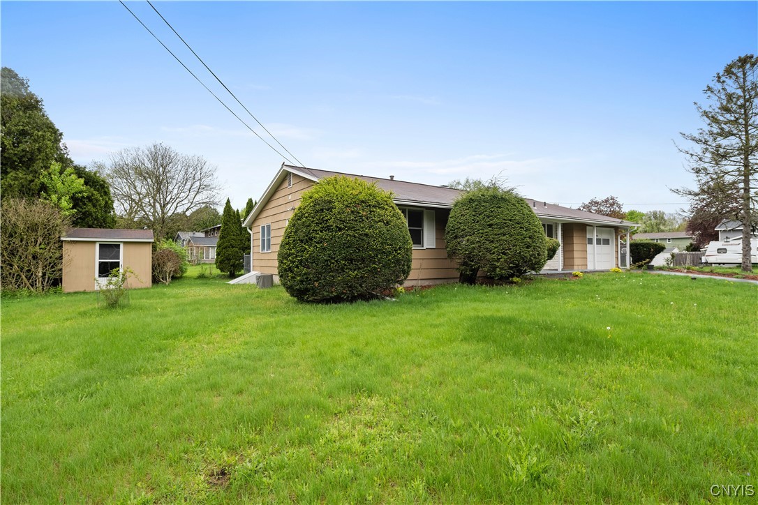 7565 Audrey Dr Dr, Clay, New York image 3
