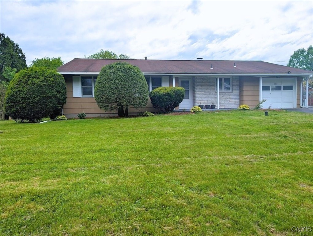 7565 Audrey Dr Dr, Clay, New York image 2