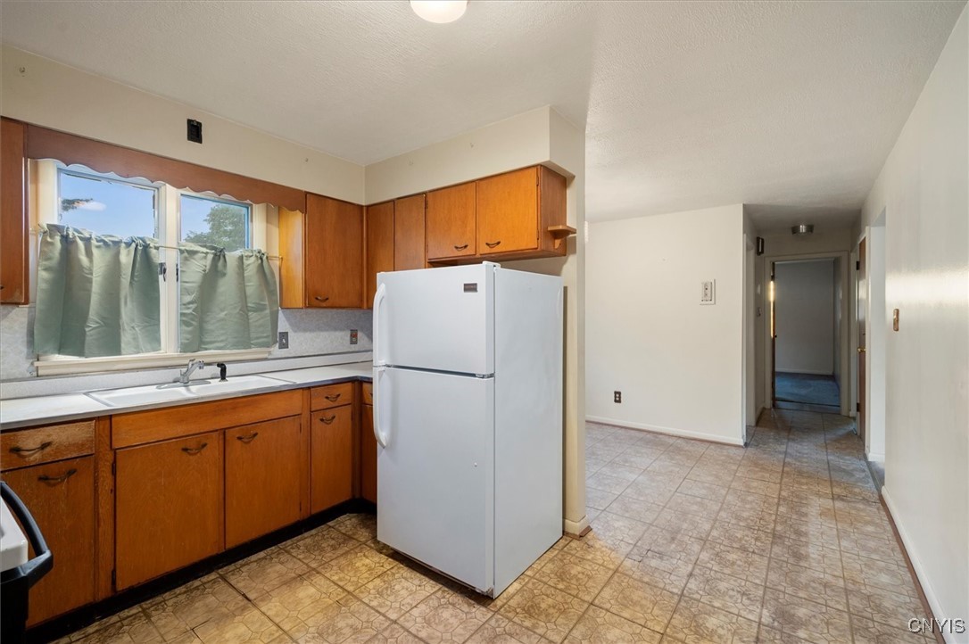 514 Locust Drive, Utica, New York image 10