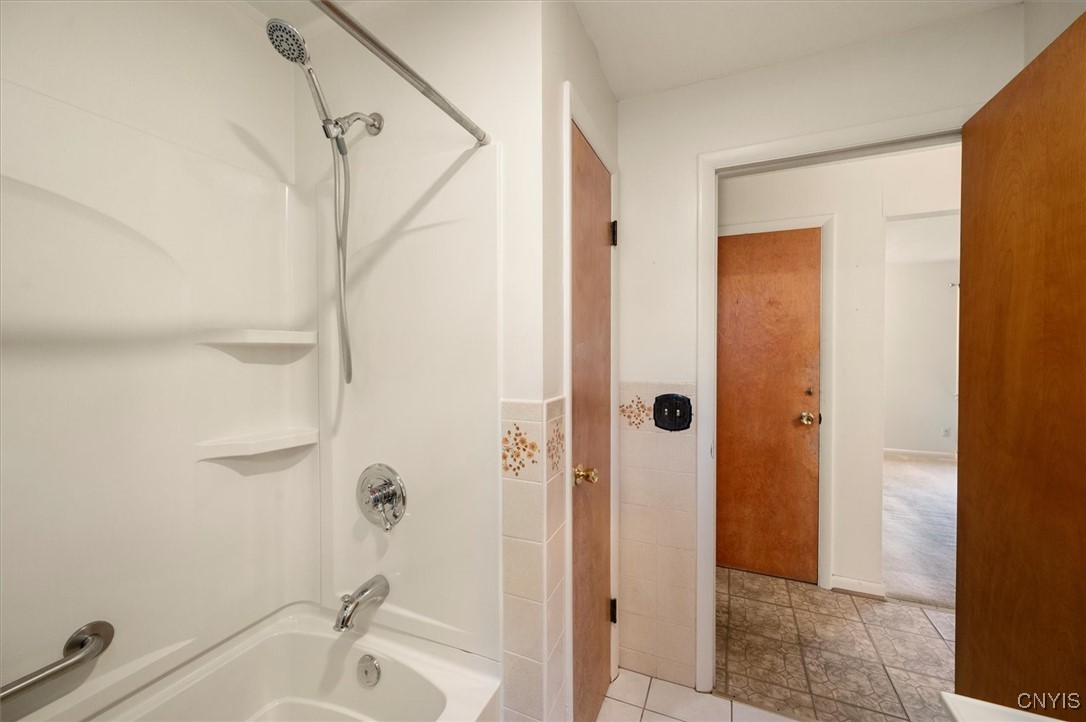 514 Locust Drive, Utica, New York image 12