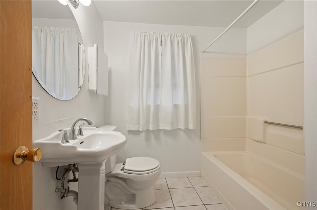 514 Locust Drive, Utica, New York image 23