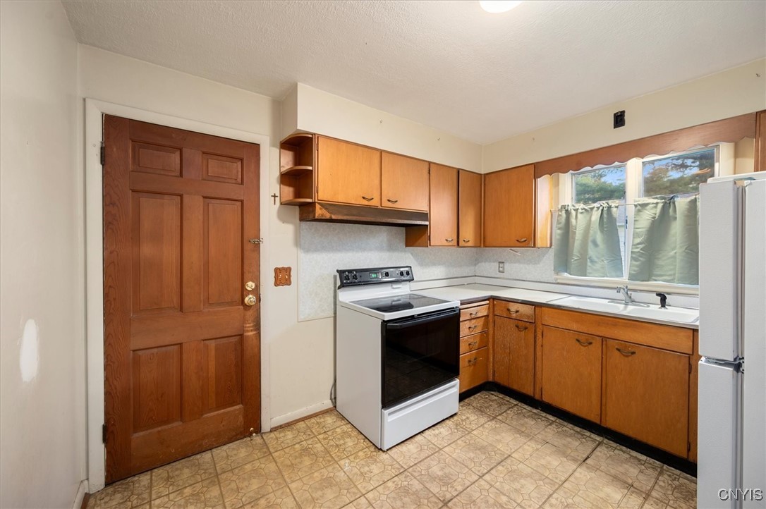 514 Locust Drive, Utica, New York image 8