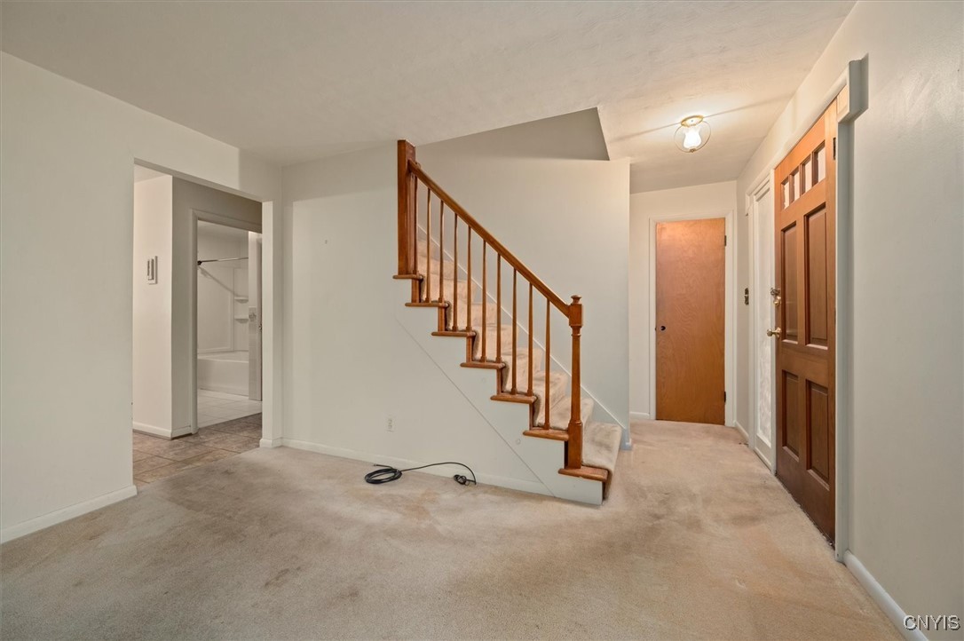 514 Locust Drive, Utica, New York image 4
