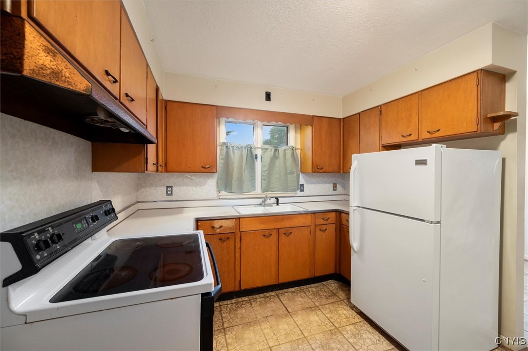 514 Locust Drive, Utica, New York image 9