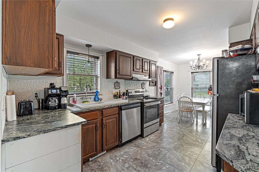 542 Lakeview Drive, Brownville, New York image 10