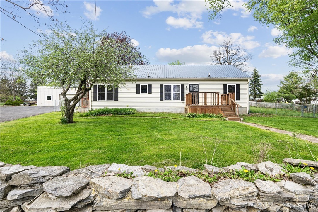 542 Lakeview Drive, Brownville, New York image 1