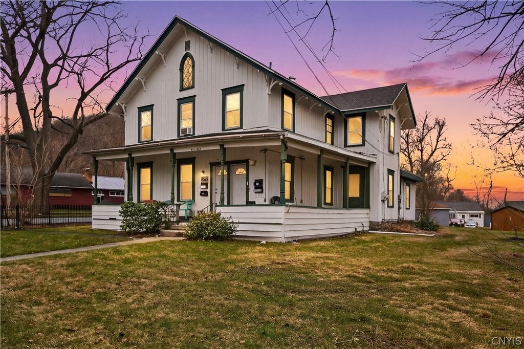 Photo of 612 West Seneca Turnpike Avenue, Syracuse, NY 13207 (MLS # S1666536)