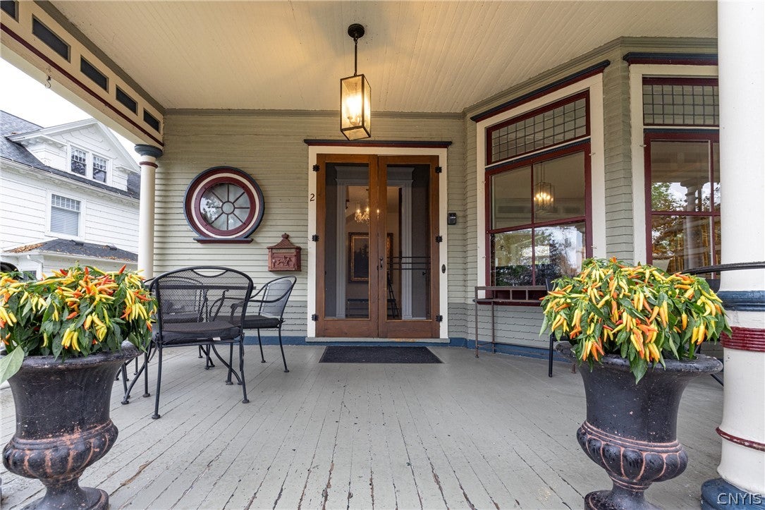 2 W Lake Street