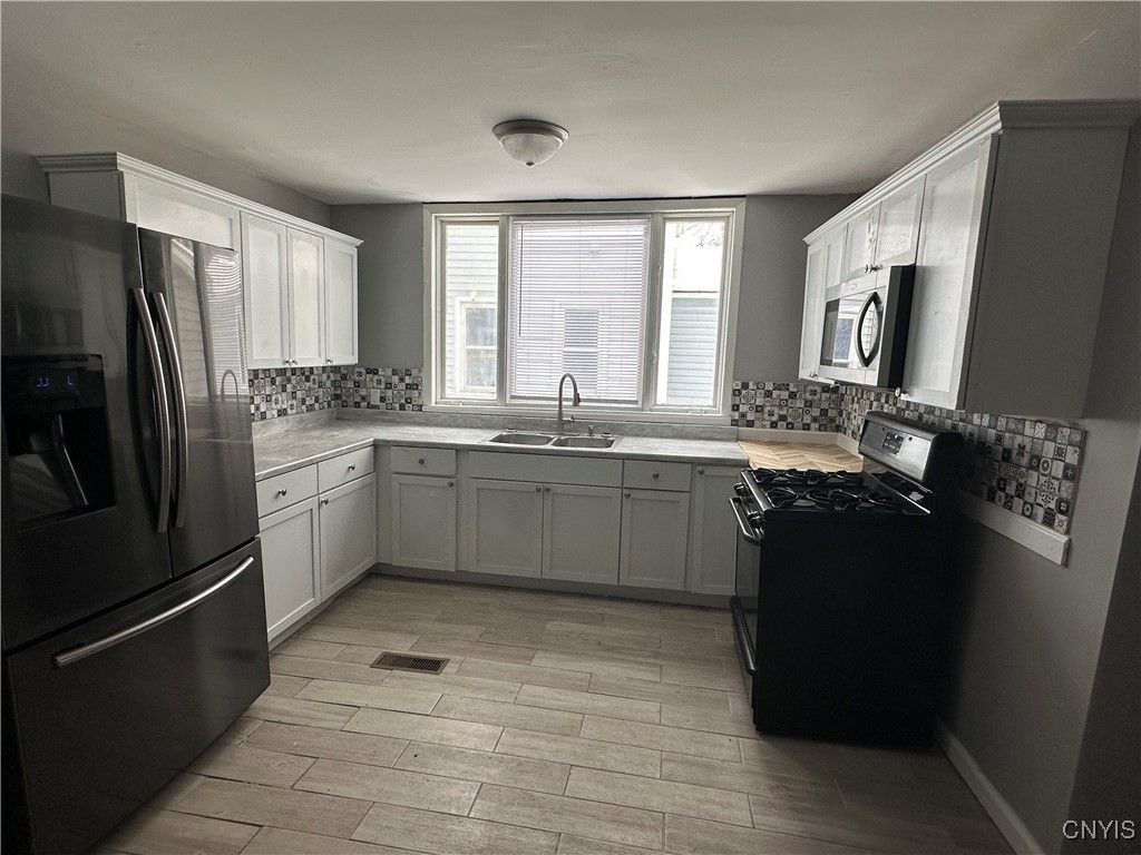 Photo of 521 Floyd Ave, Rome, NY 13440 (MLS # S1652787)