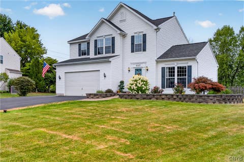 Photo of 6153 Ketch Drive, Cicero, NY 13039 (MLS # S1708880)