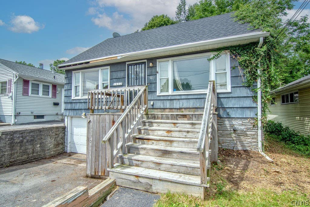 Photo of 432 S Edwards Avenue, Syracuse, NY 13206 (MLS # S1704446)