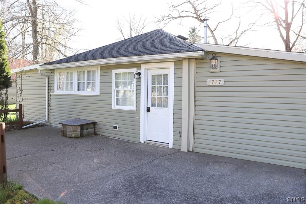 Photo of 6727 N Lakeshore Road, Verona, NY 13478 (MLS # S1679203)
