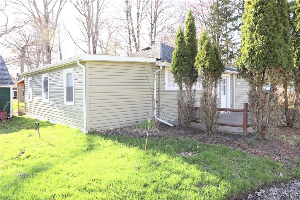 Photo of 6727 N Lakeshore Road, Verona, NY 13478 (MLS # S1679203)