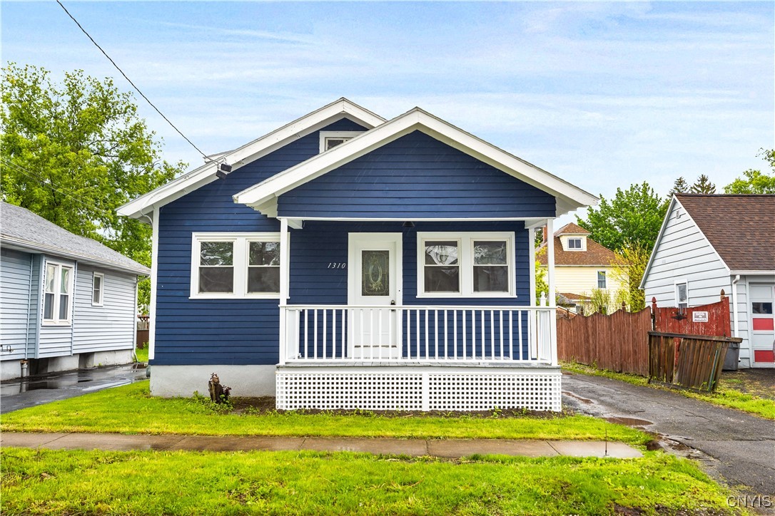 1310 Oak Street, Utica, New York image 1