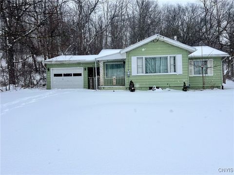 Photo of 400 Monticello Drive N, Syracuse, NY 13205 (MLS # S1656107)