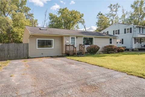 Homes For Sale - 105 Ashford Court<br/> Salina, NY 13211