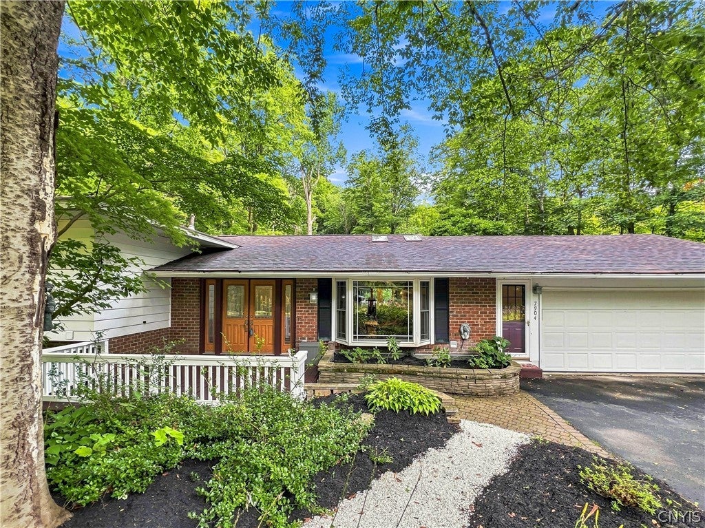 7904 Glenbrook Drive