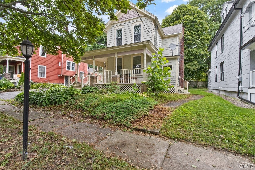 209 E 7th Street