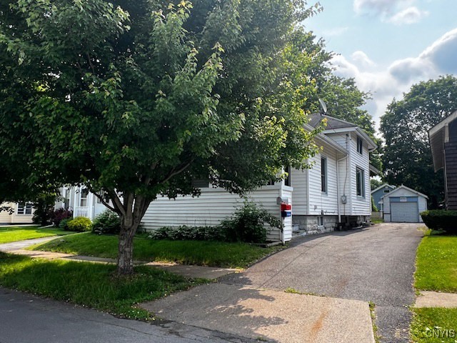 10 Russell Avenue