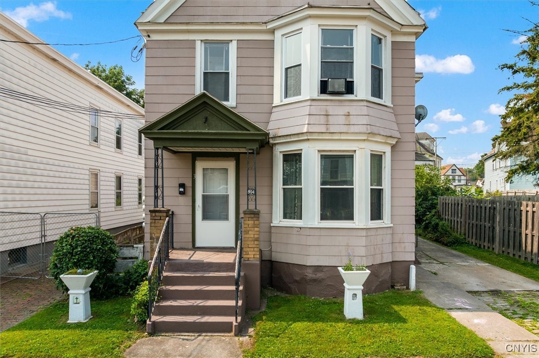 904 Lansing Street